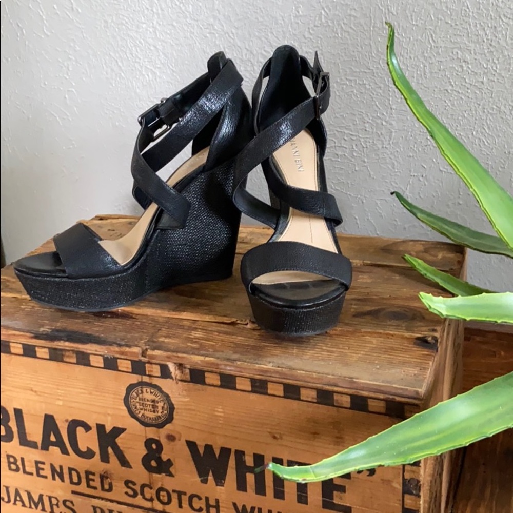Black Wedge